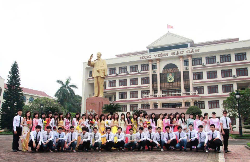 Sinh viên hệ dân sự trong ngày khai giảng năm học của Học viện Hậu cần.